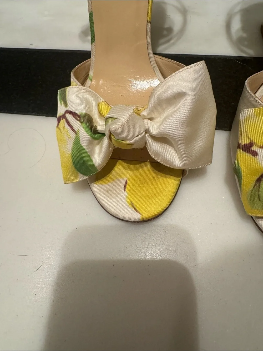 Kate Spade Yellow Floral and Cream Bow Block Heel wedge Sandals size 8